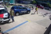 Homem de camisa verde identifica como um dos suspeitos