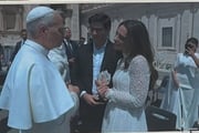 Casal ouve conselhos do Papa Leão XIV, em Roma