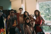 A figurinsta do projeto, Gabi Marra, está à direita, de vermelho 