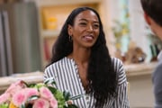 A morte foi anunciada pela irmã dela, Lakshmi Lewis, em publicação no Instagram