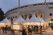 A partir deste sábado, já será possível conferir A Feira do Livro do Pacaembu, que acontece na Praça Charles Miller
