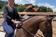Ana disse em vídeo que esta foi a primeira vez que andou a cavalo