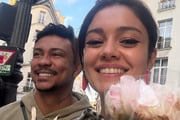 Xamã e Sophie Charlotte posam juntos e sorridentes