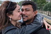 Xamã e Sophie Charlotte trocam carinhos para foto