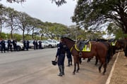 Policiais Militares se reúnem com forças especiais para efetuar operação na Asa Sul