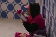 Cena de Vale Tudo com bebê reborn