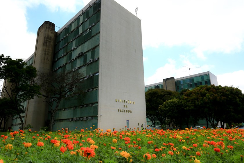 Governo Enche Cofres: R$ 60 Bilhões Recuperados em Combate a Fraudes Fiscais!