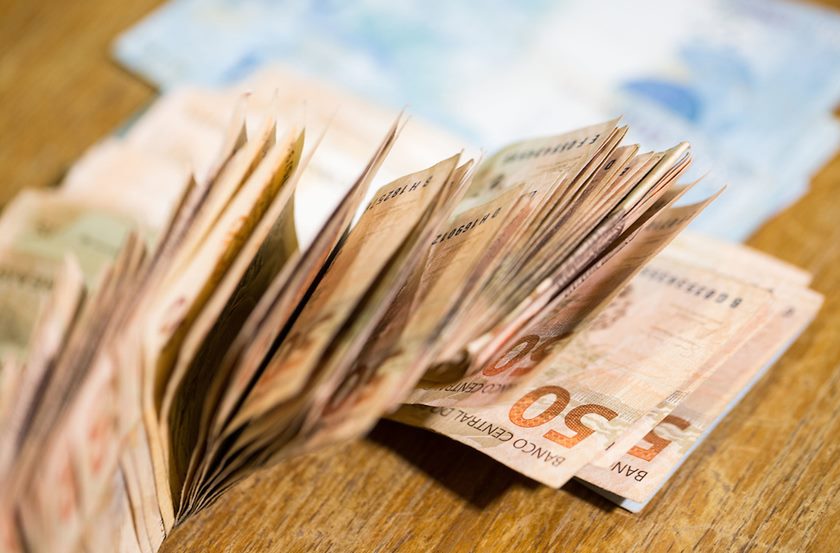 Limitar supersalários pode poupar r$ 5 bi aos cofres públicos em 2025