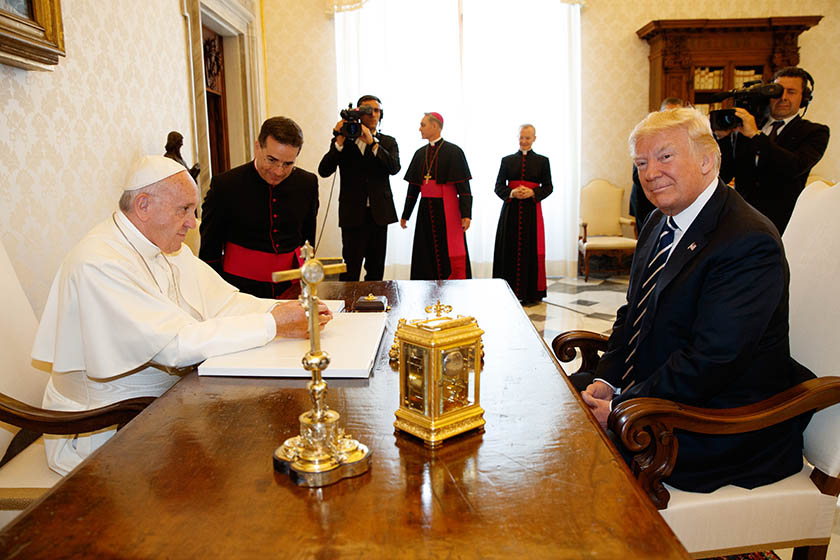 Donald Trump presta homenagem ao papa Francisco: “Descanse em paz”