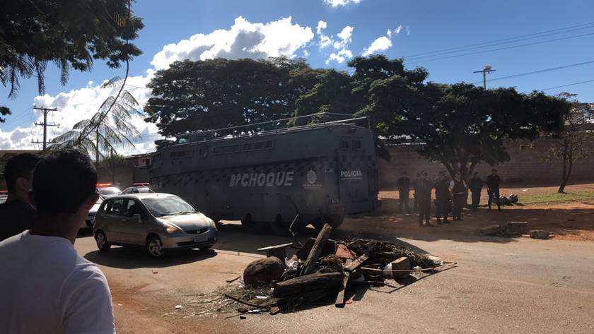 Caminhão com material de combate ao coronavírus recolhido de hospitais do DF