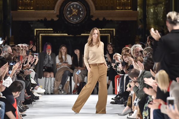 Na imagem com cor, foto da Stella McCartney - Metrópoles