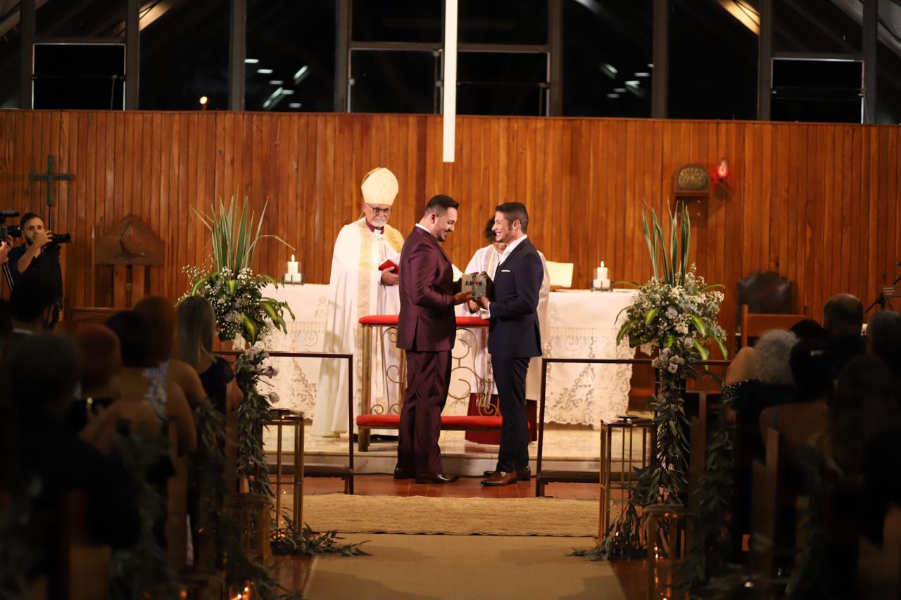 Igreja anglicana do DF celebra primeiro casamento homoafetivo | Metrópoles