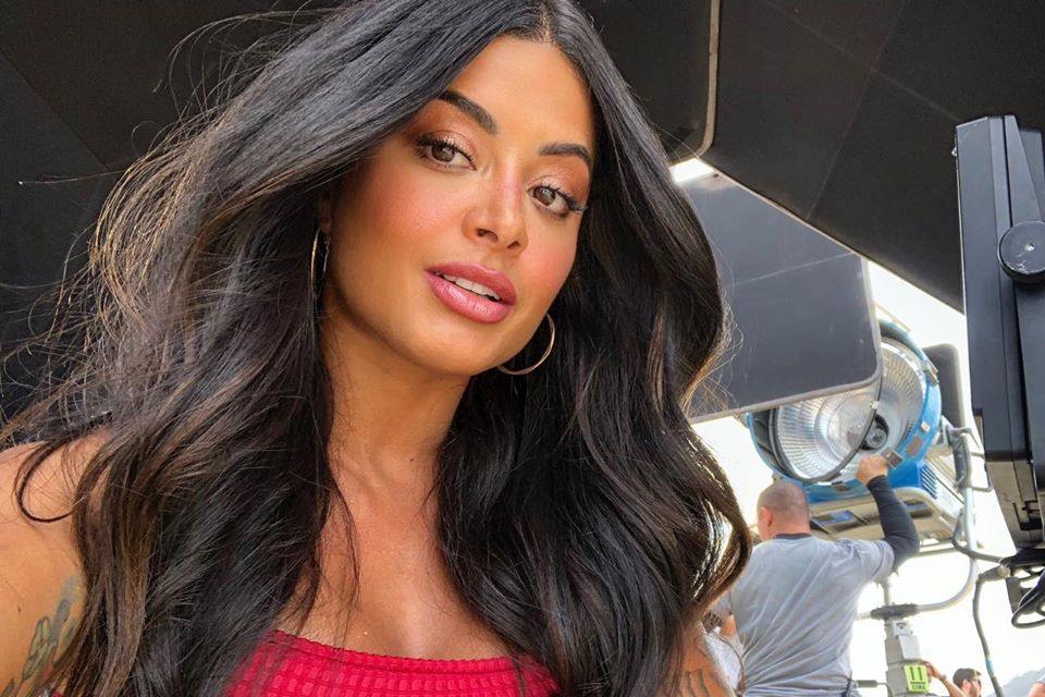 Aline ex-riscado mostra antes e depois impactante da transição capilar