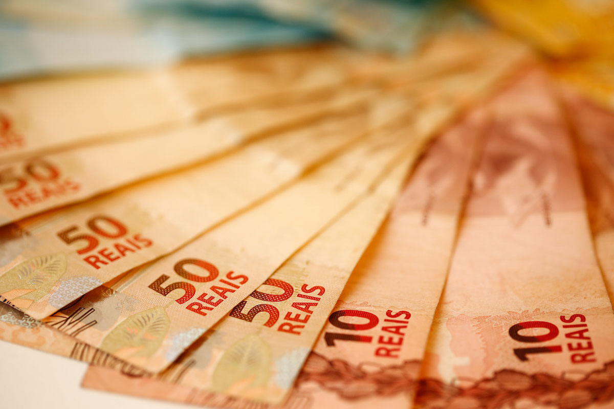 Ibaneis sanciona lei que flexibiliza negociação de dívidas com o GDF