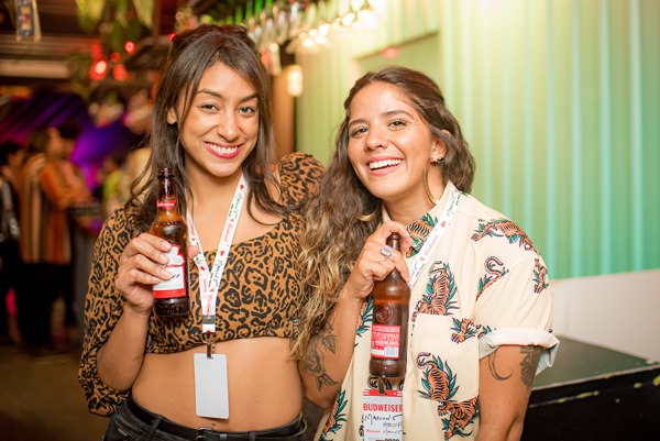 Carol Custódio e Rebeca Gonçalves