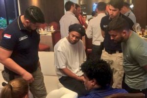 Ronaldinho é deito no Paraguai