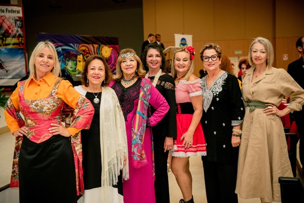 Ivonete Roos, Eliana de Campos, July Benevides, Shirley Pontes, Lúcia Lasmar, Marta Cunha Pereira e Leda Cherif