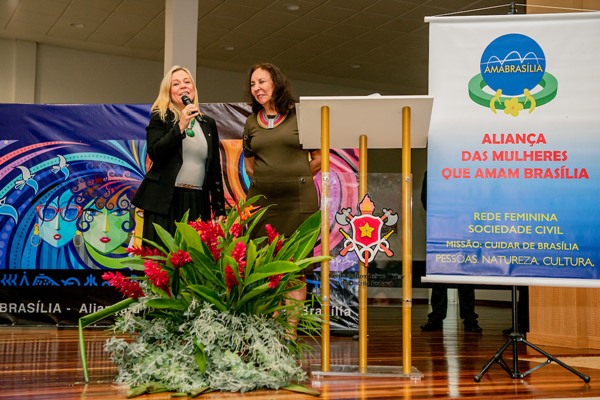 Vanessa Mendonça e Maria de Lourdes Abadia