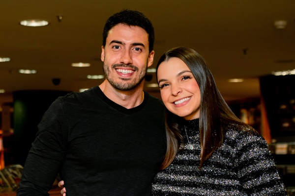 Philipe Sá e Júlia Munhoz