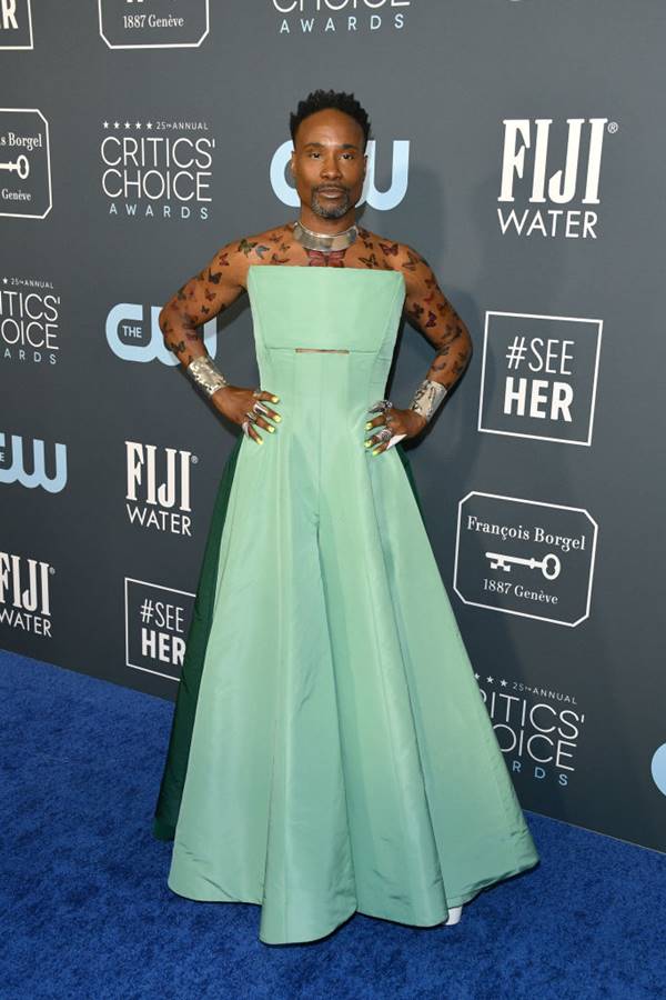 Billy Porter com vestido em premiação