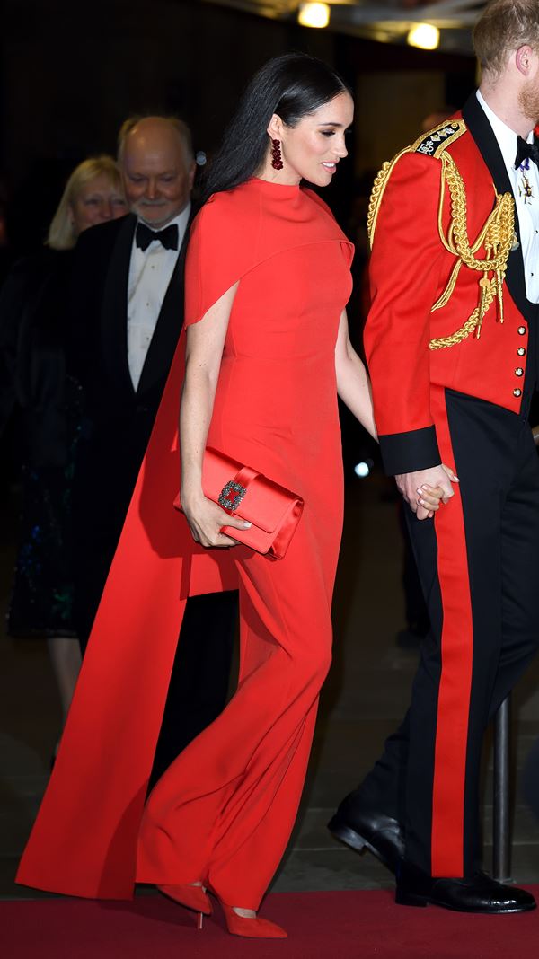 Meghan Markle de vestido vermelho