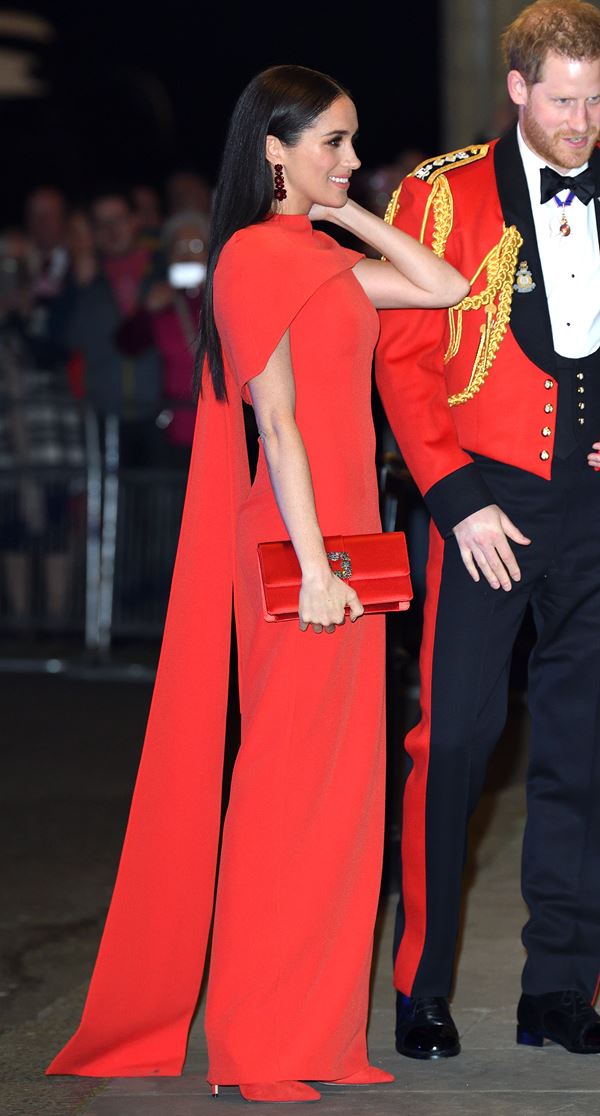 Meghan Markle de vestido vermelho