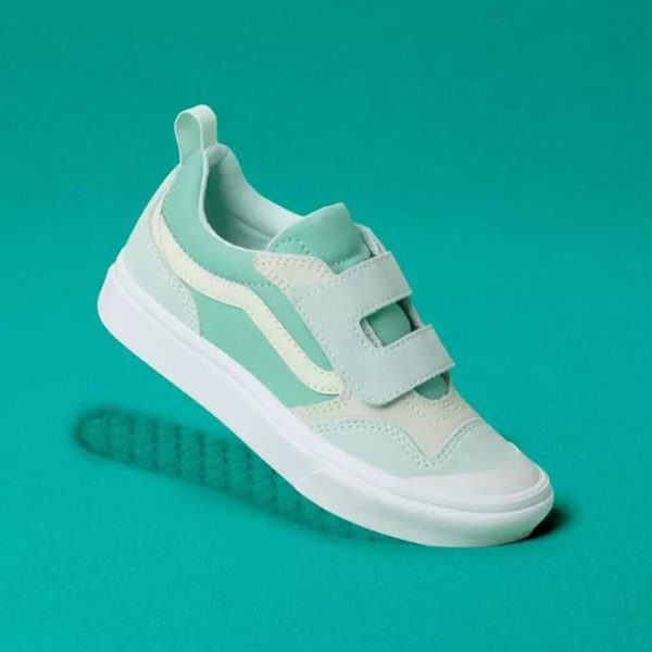 Tênis da Vans, modelo Old Skool, em verde-menta