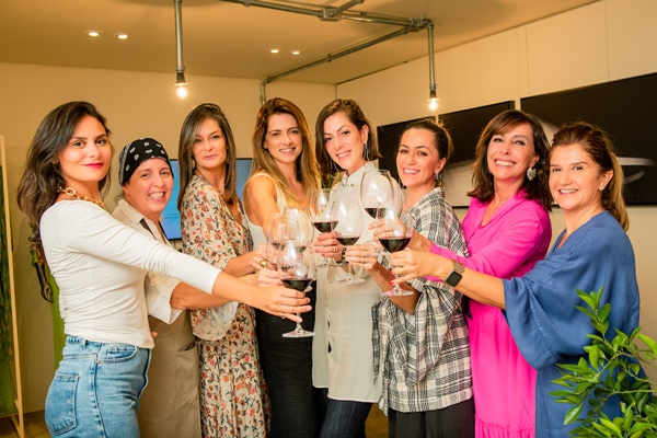 Raquel Jones, Ana Rosa Saraiva, Luciana de Góes, Thaiene Fernandes, Lara Torres, Patrícia Justino Vaz, Cleucy Oliveira e Lara Calaça