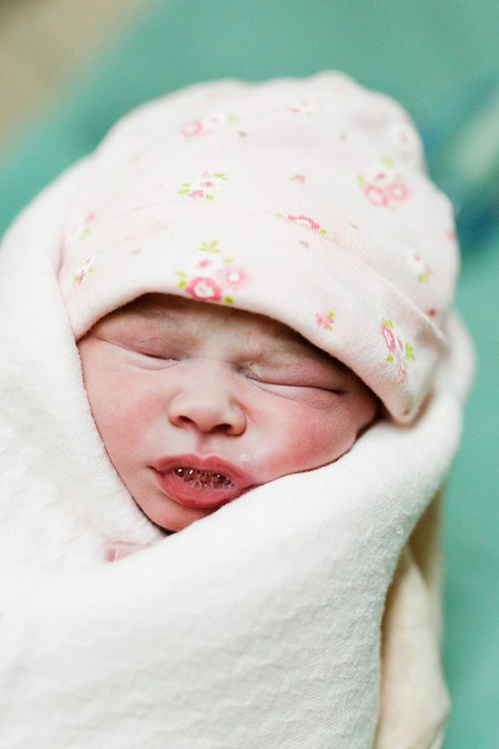 Maria Cecília, filha de Mariah Bernardes e Antônio Maia