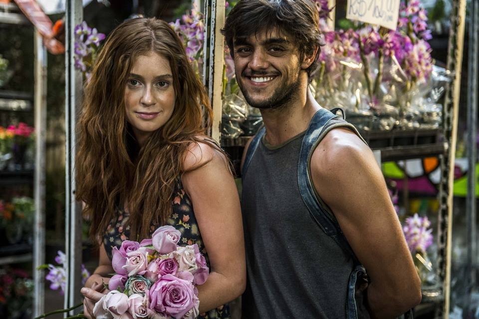 Eliza (Marina Ruy Barbosa) e  Jonatas ( Felipe Simas)