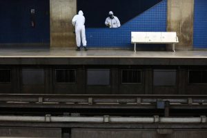 Comando Conjunto Planalto realiza a desinfecção da Estação Central do metrô em Brasília