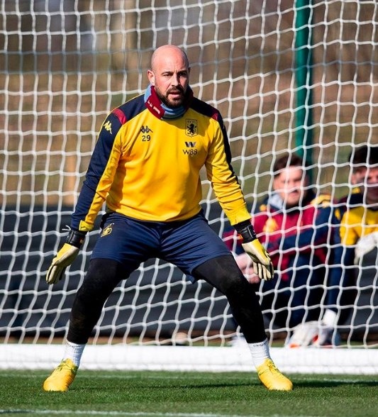 Pepe Reina em treino do Aston Villa