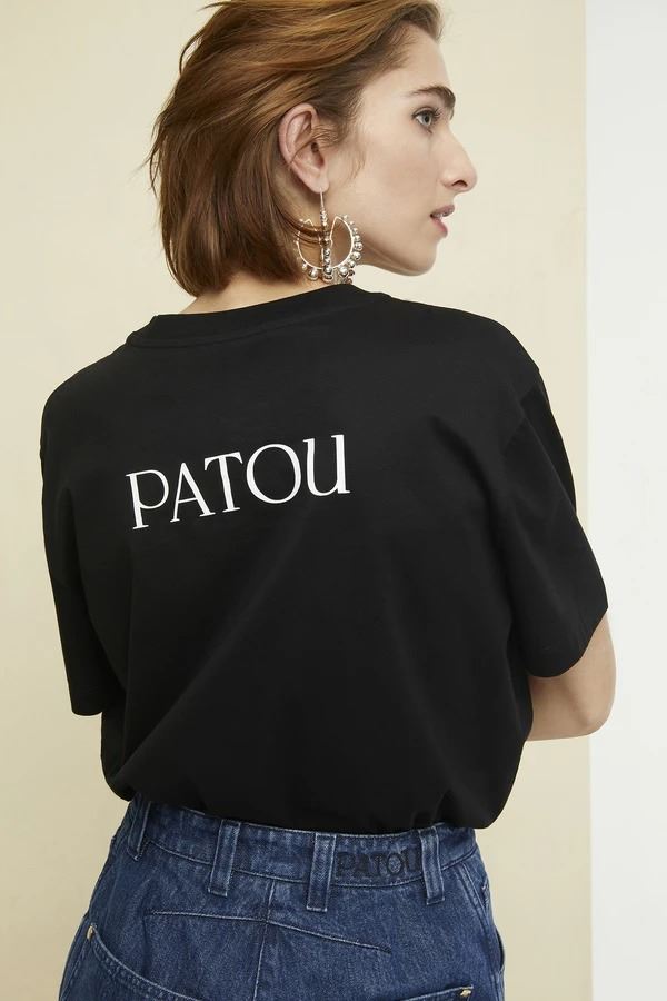 Camiseta da campanha #PatouGether, da marca francesa Patou