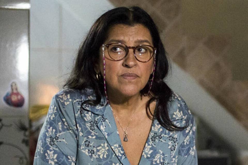 Personagem Lurdes (Regina Casé), da novela Amor de Mãe