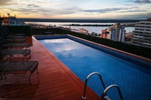 Piscina do Hotel Palmaroga, onde Ronaldinho Gaúcho cumpre prisão domiciliar