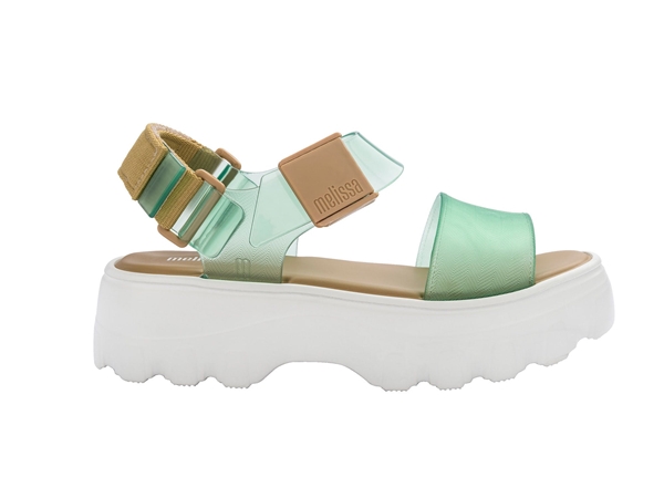 Melissa Kick Off Sandals em verde, bege e branco