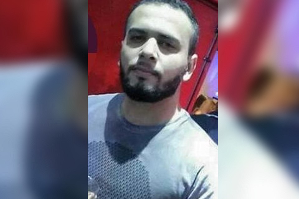 homem acusado de assassinato