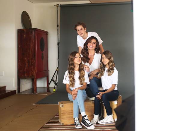 Giovanna Antonelli com os filhos em campanha de joias