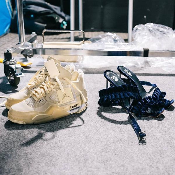 Foto de Karl Harb do tenis Off-White x Nike Air Jordan IV