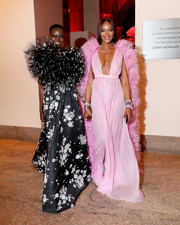 Naomi Campbell e Adut Akech no Met Gala 2019