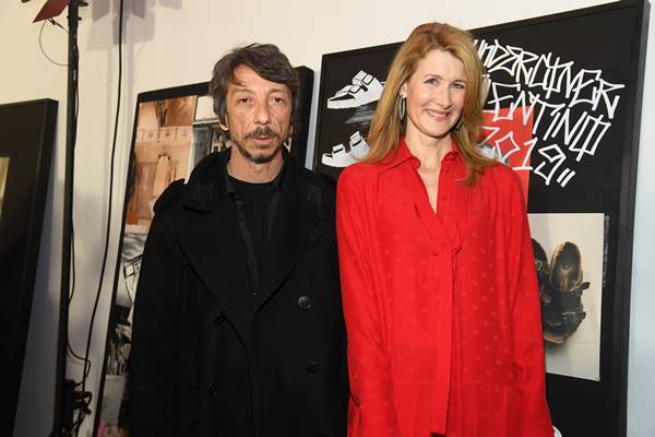 Laura Dern e o estilista Pierpaolo Piccioli, da Valentino