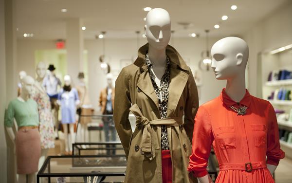 Manequins em loja da J.Crew no Canadá