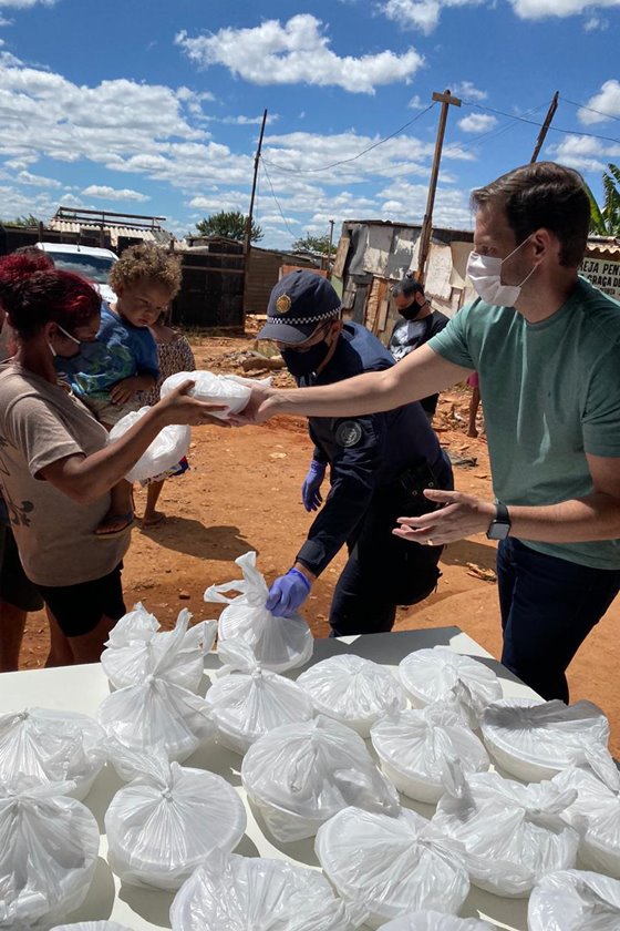 Voluntários da ação Panelinhas Solidárias