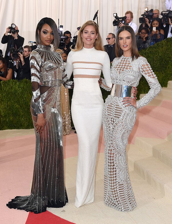 Jourdan Dunn, Doutzen Kroes e Alessandra Ambrosio no Met Gala 2016