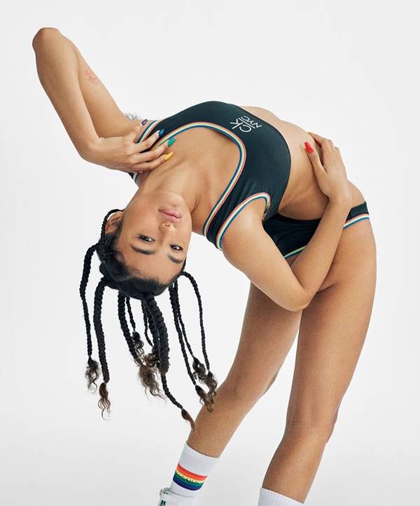 Ama Elsesser em campanha da Calvin Klein