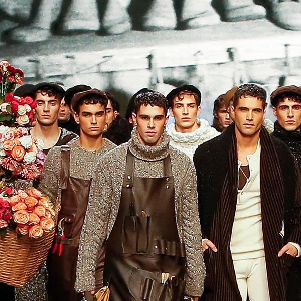 Modelos masculinos em desfile da Dolce & Gabbana