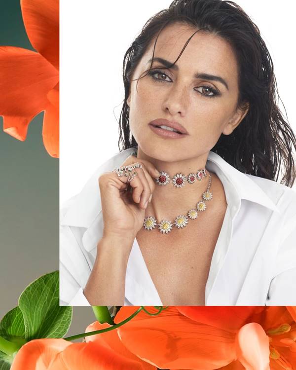 Penelope Cruz com joias de sua linha na Swarovski