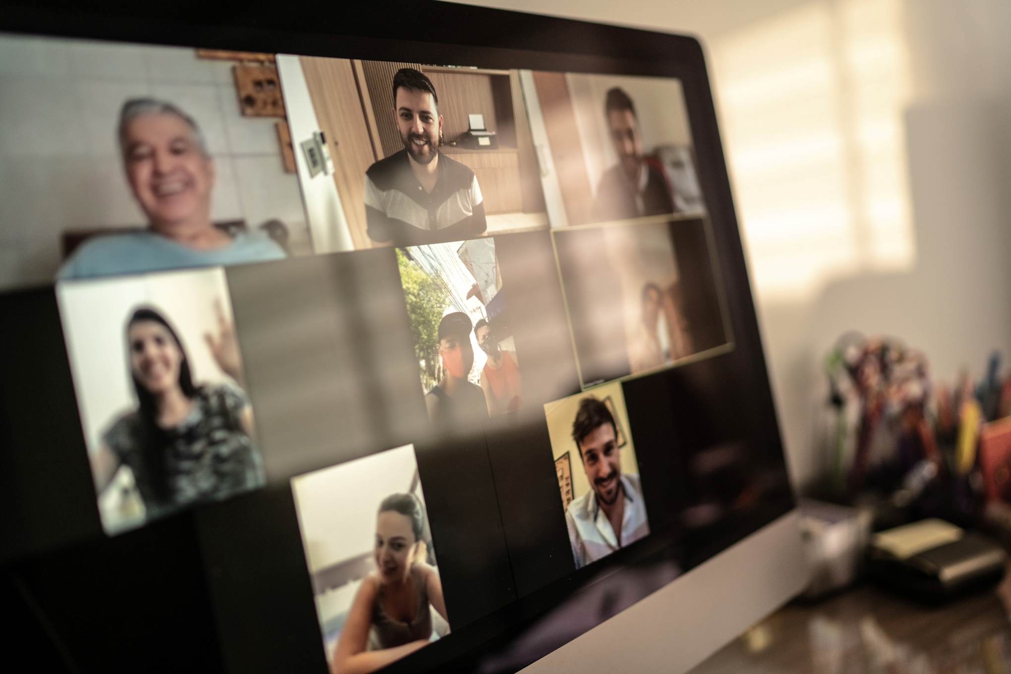 pessoas em videoconferencia