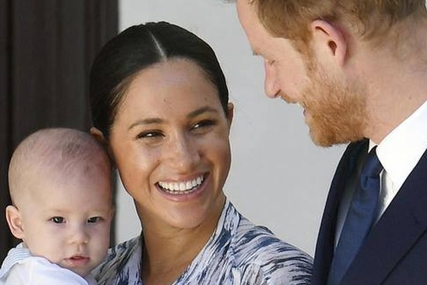 meghan-markle-com-harry-e-archie