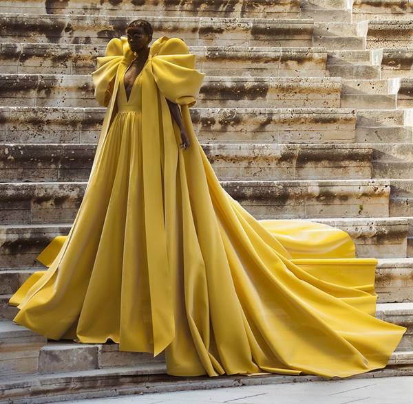 Vestido amarelo da coleção outono/inverno 2020 de alta-costura da Ralph & Russo